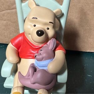 Disney Winnie the Pooh and Friends. Pooh and Roo in rocking chair decor